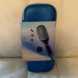 Luxe + Willow Mini Thermal Straighening Brush